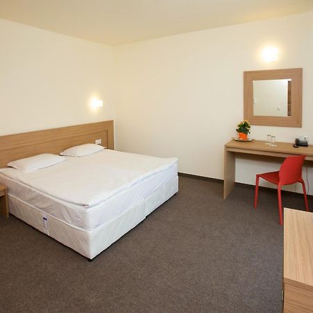 Jeravi Club Hotel プリモルスコ エクステリア 写真